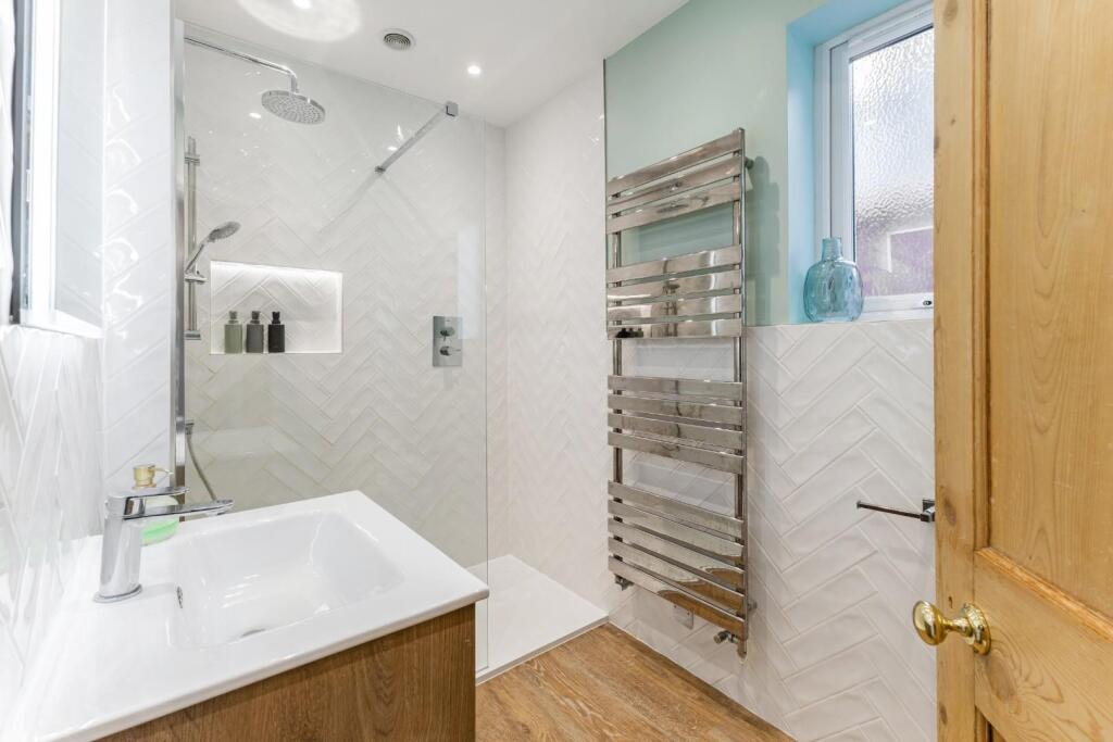 5 Harnham Road Shower Room