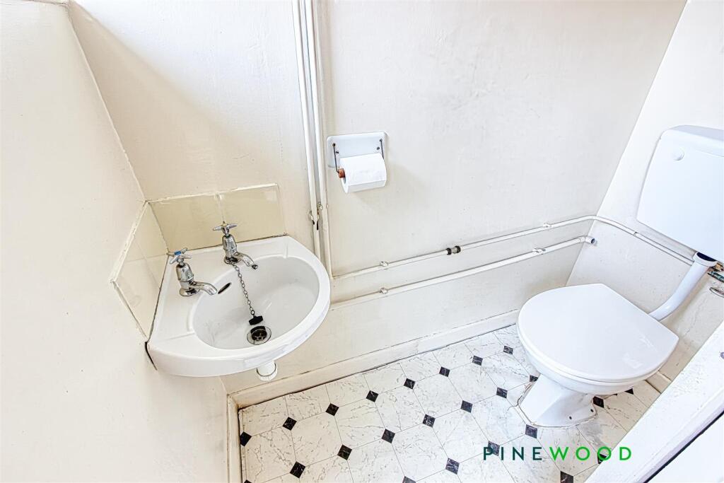 GROUND FLOOR WC