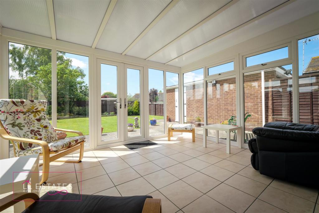 4 Lowther Close-12.jpg