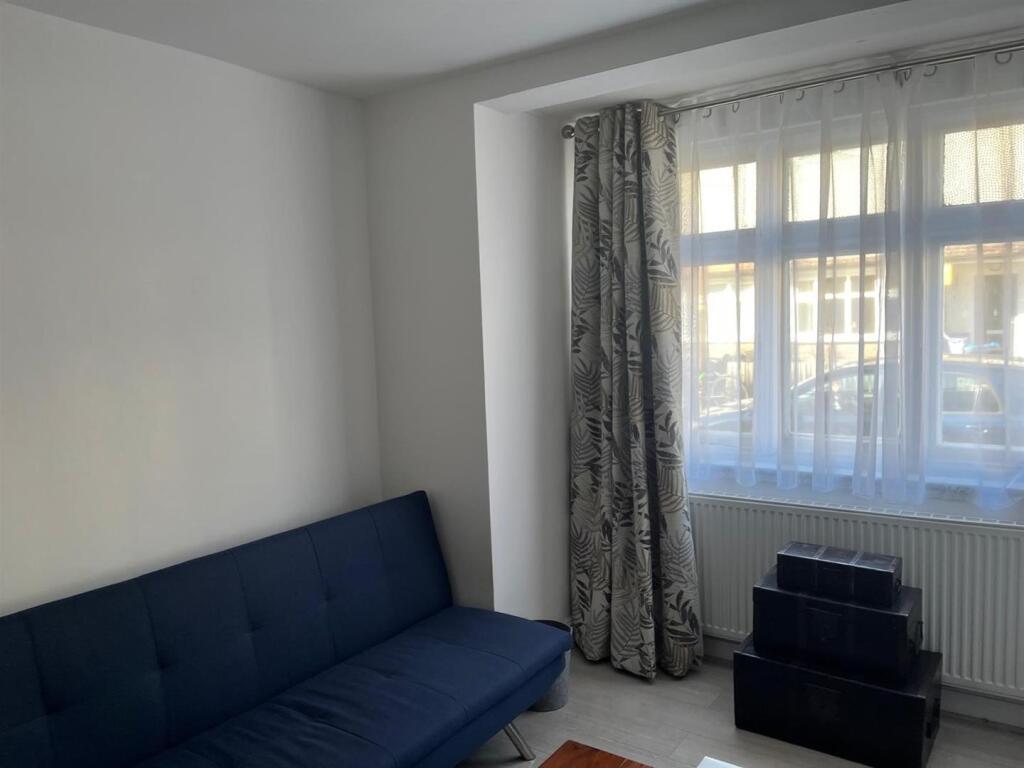 lounge 1.jpg
