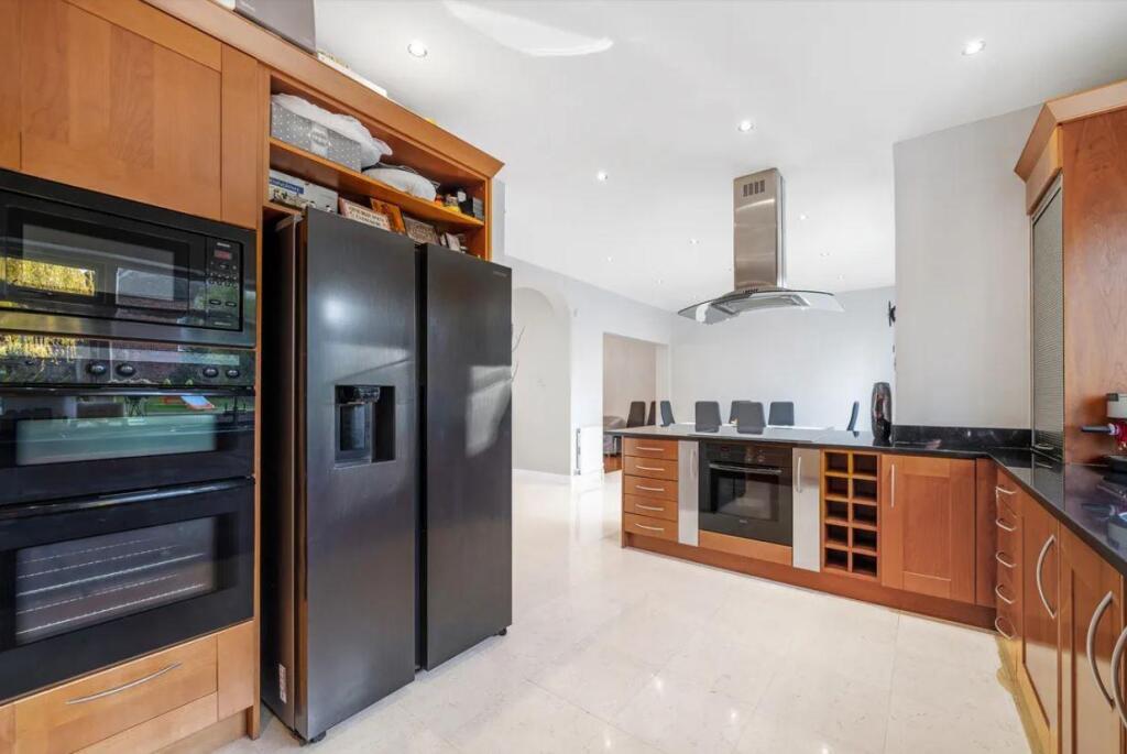 NEW KITCHEN.JPG