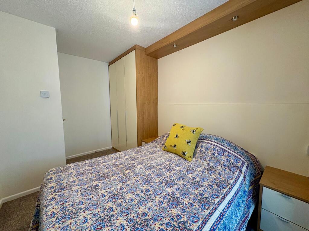 Flat 3 Foxendale Bedroom.jpg