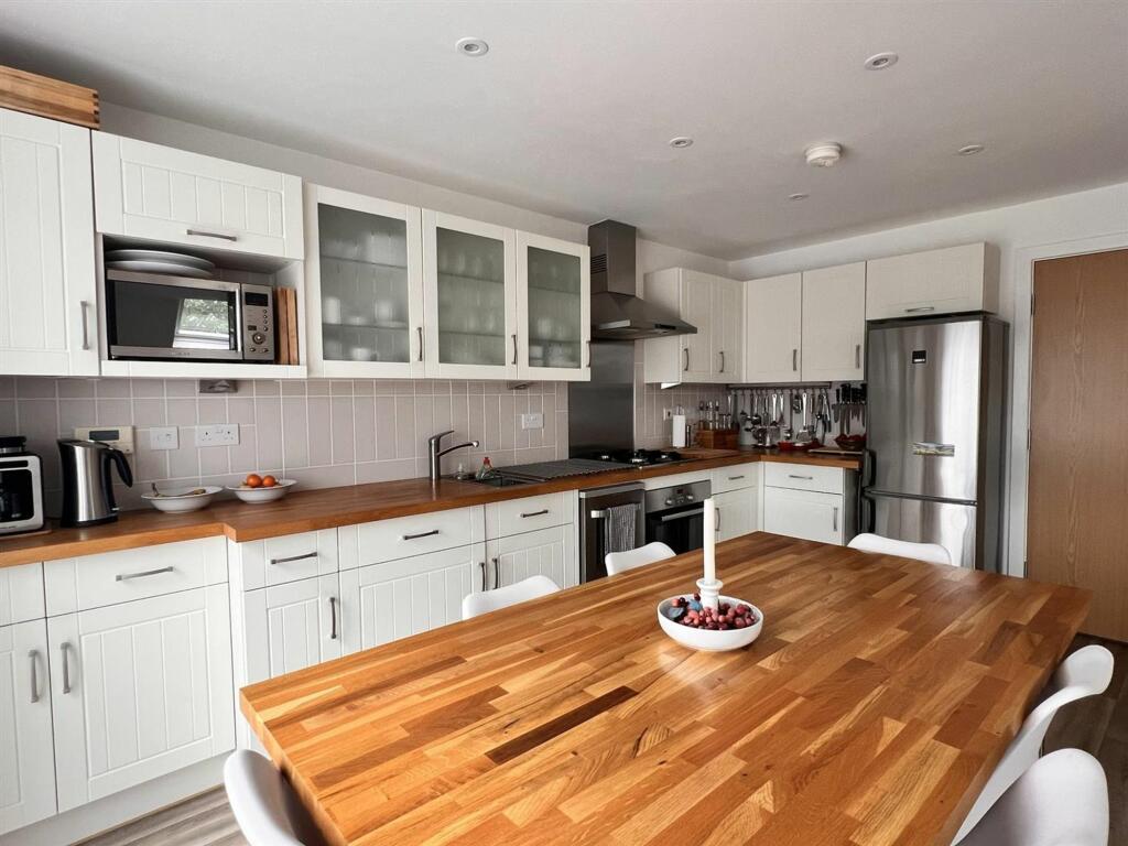 LIVING/ DINING KITCHEN