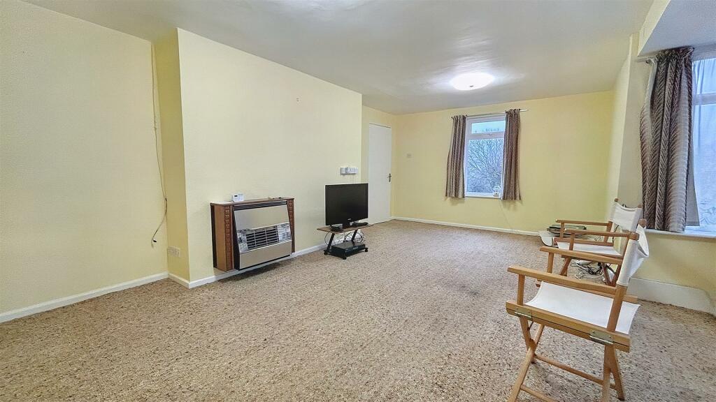 Living Room 2.jpg