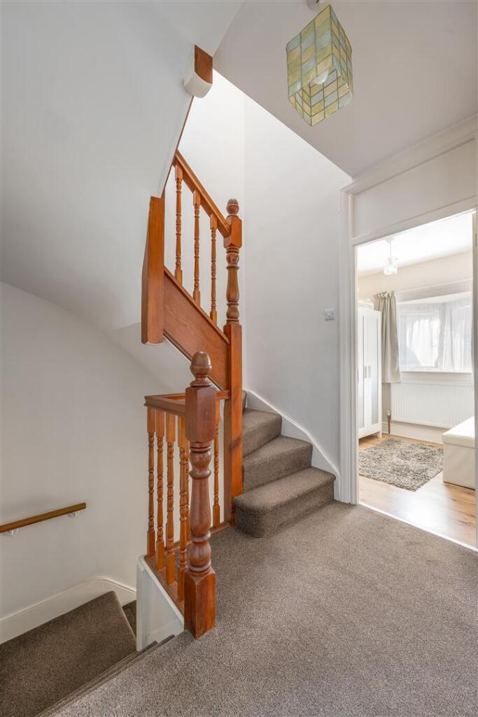 Larkswood Road, E4