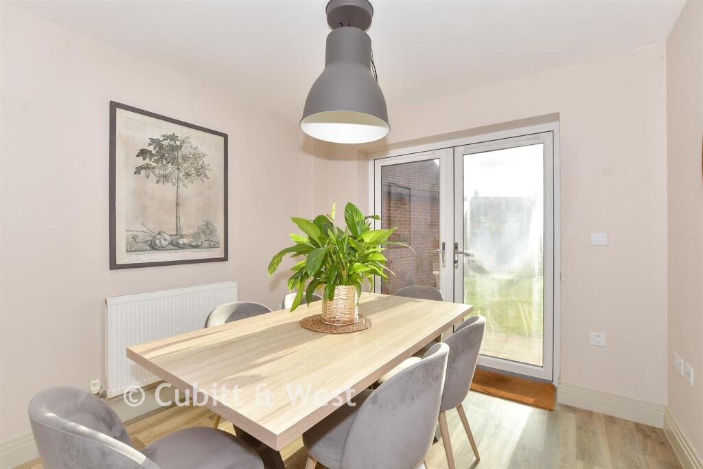 Kitchen/ Dining Room