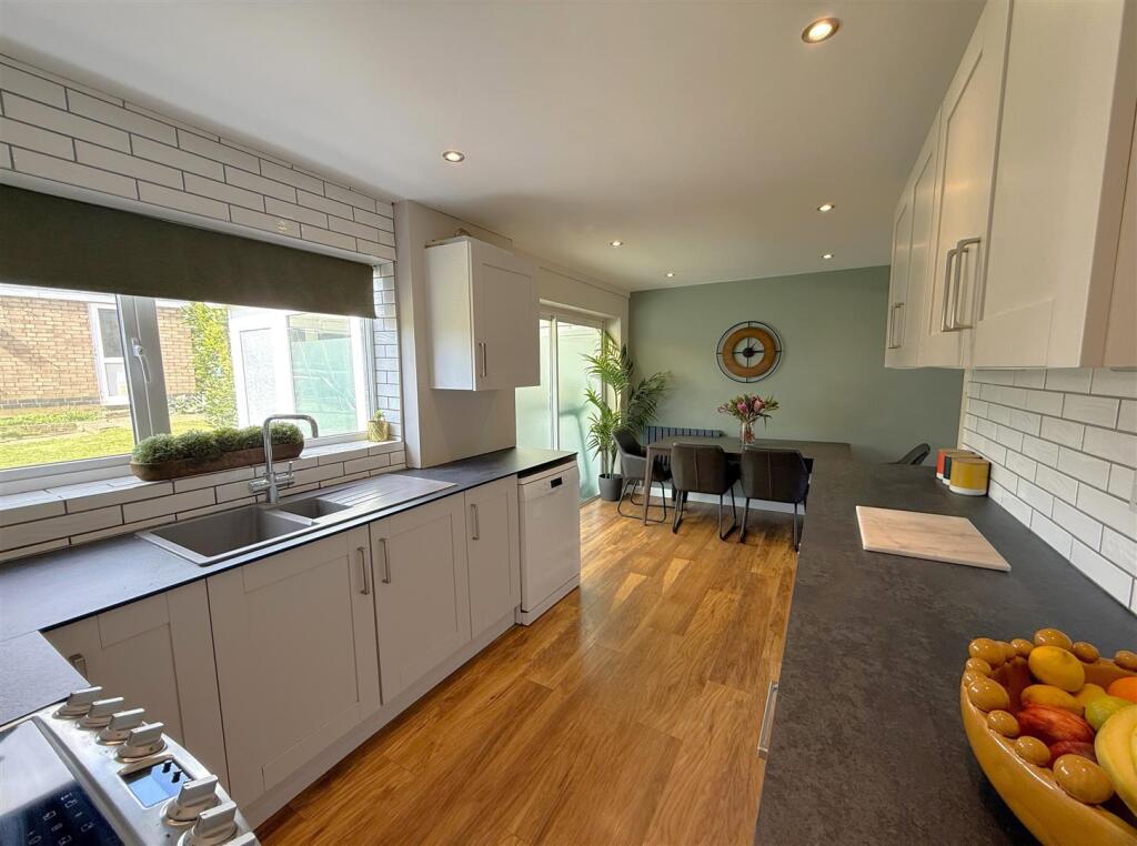 Dining Kitchen B.JPG