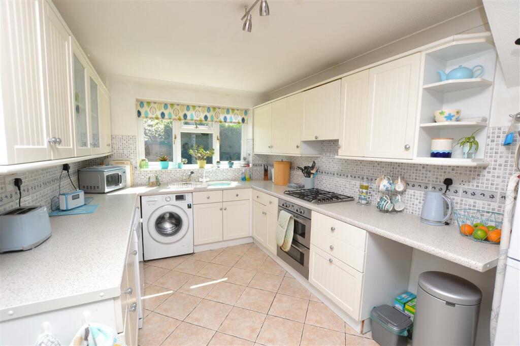 KITCHEN /
