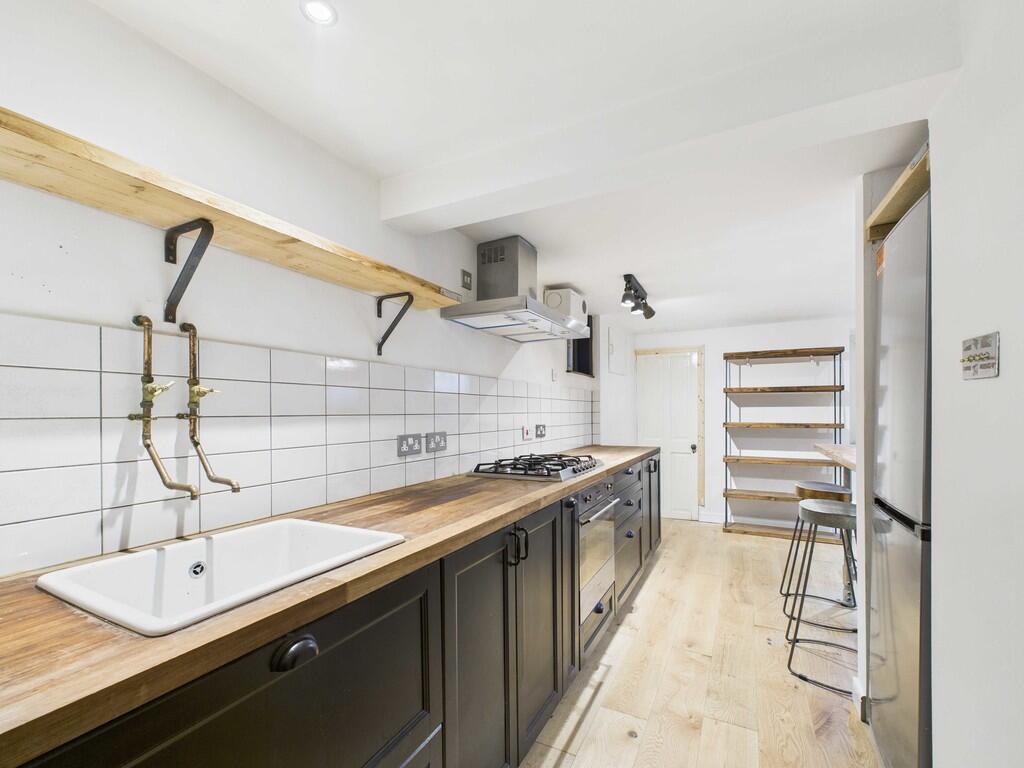 CAM03741G0-PR0136...