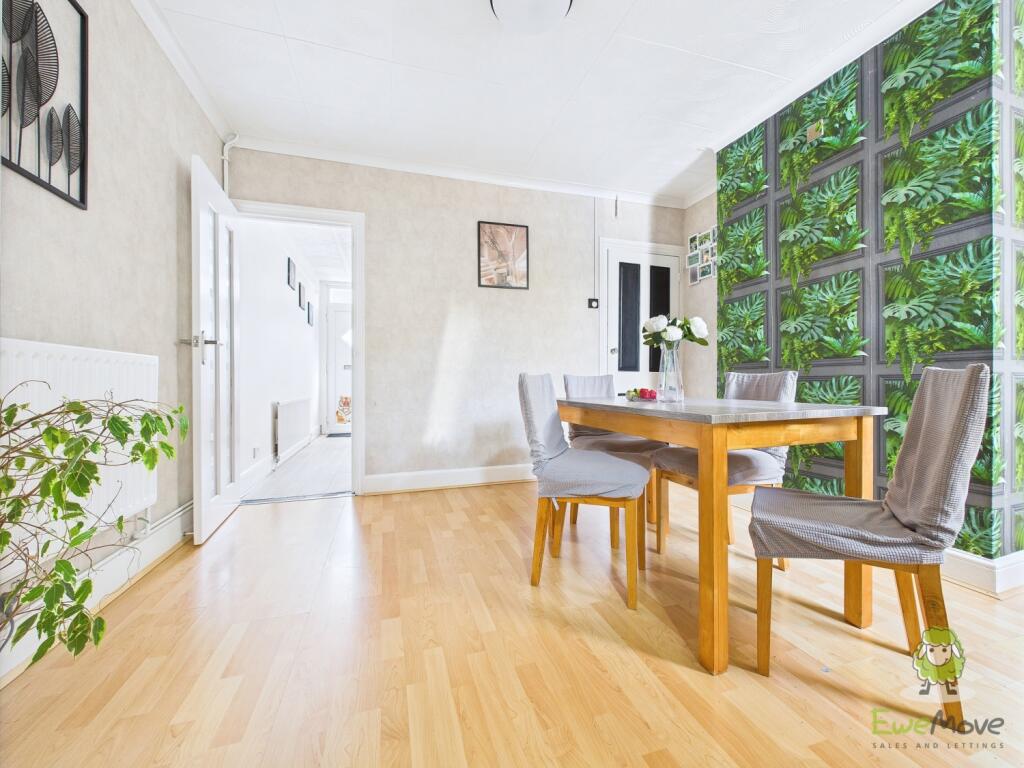 CAM01543G0-PR0136-STILL016