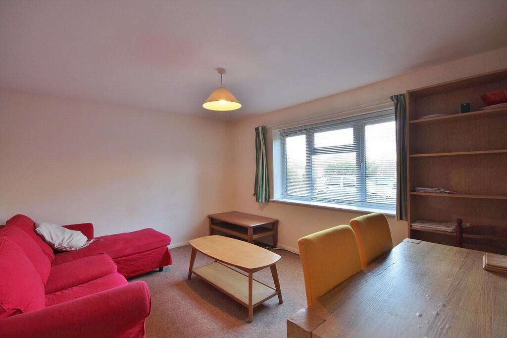 Living/dining are...