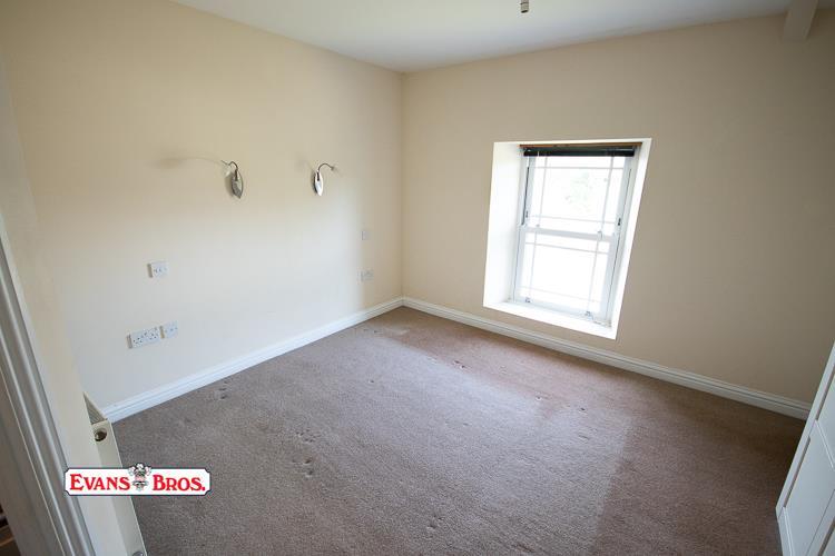 FRONT DOUBLE BEDROOM 1