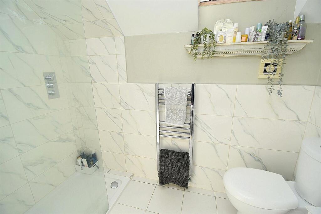 ENSUITE.JPG