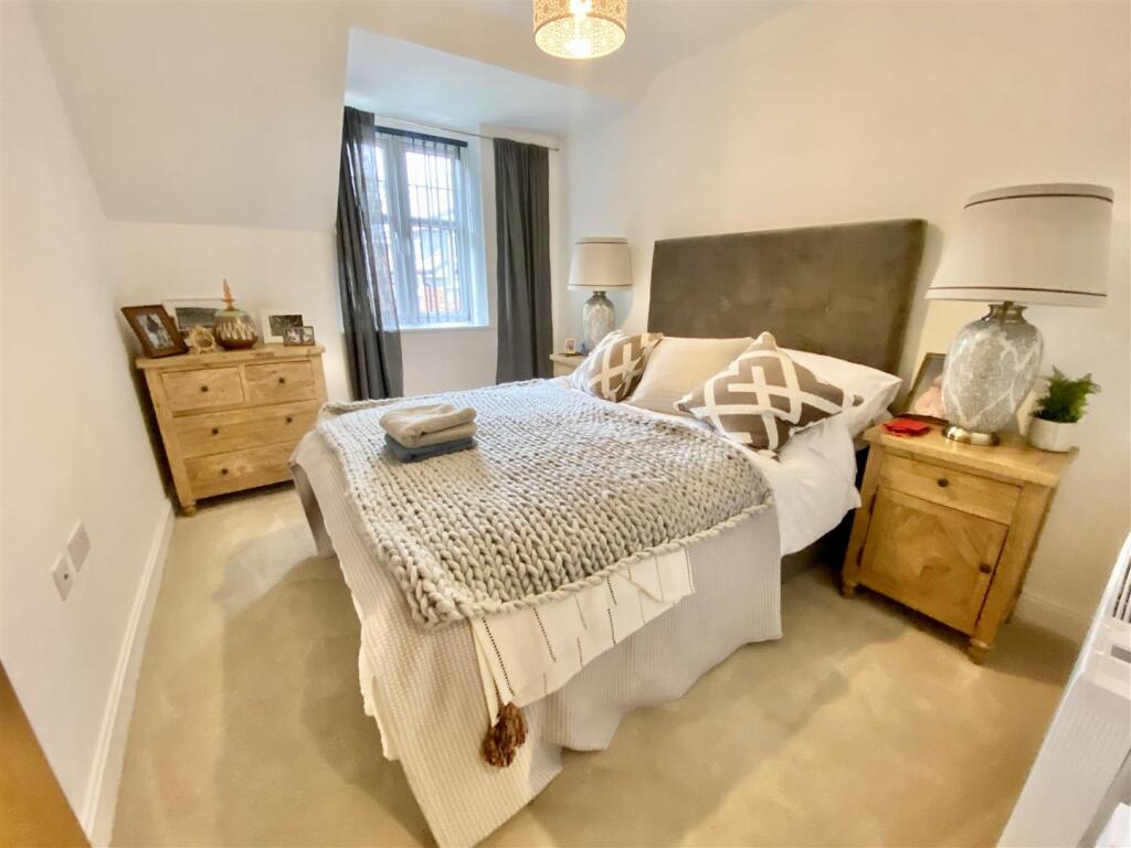 BEDROOM 2