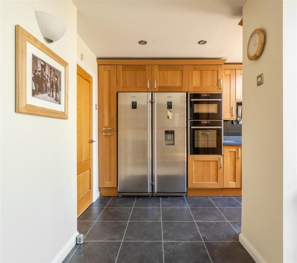 Cherrydown Avenue, E4
