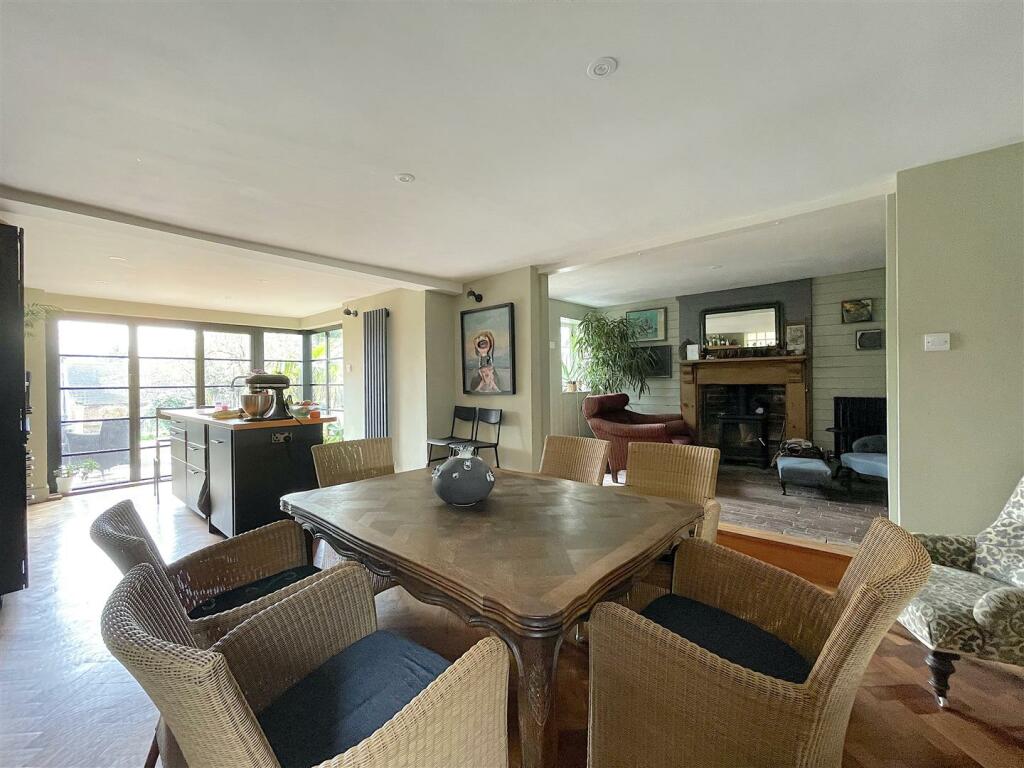 Kitchen:Dining Room (4).jpeg