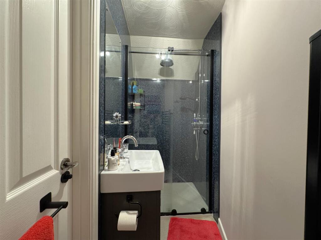 En-suite to Master Bedroom.jpeg