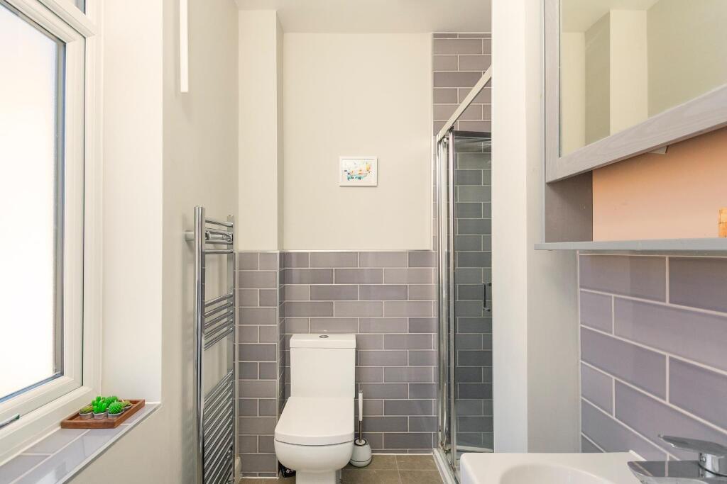 1B4RTN - Ensuite C.jpg