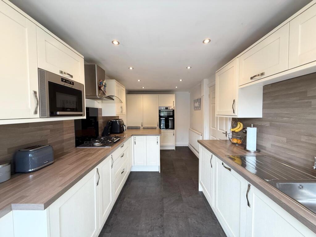 c6659b81-812a-4e84-a965-3d2447414094