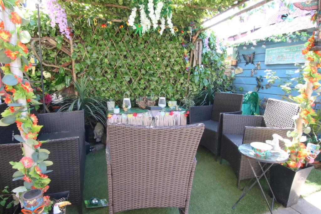 REAR COURTYARD GARDEN