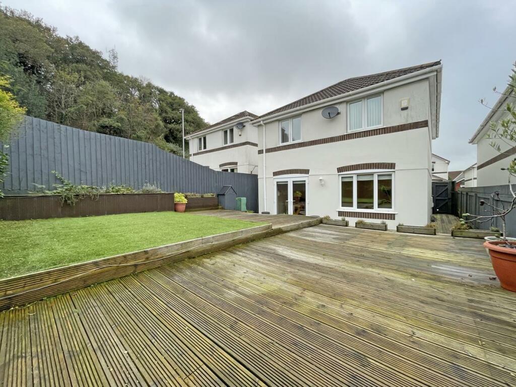 Moat Park 15 Rear...jpg