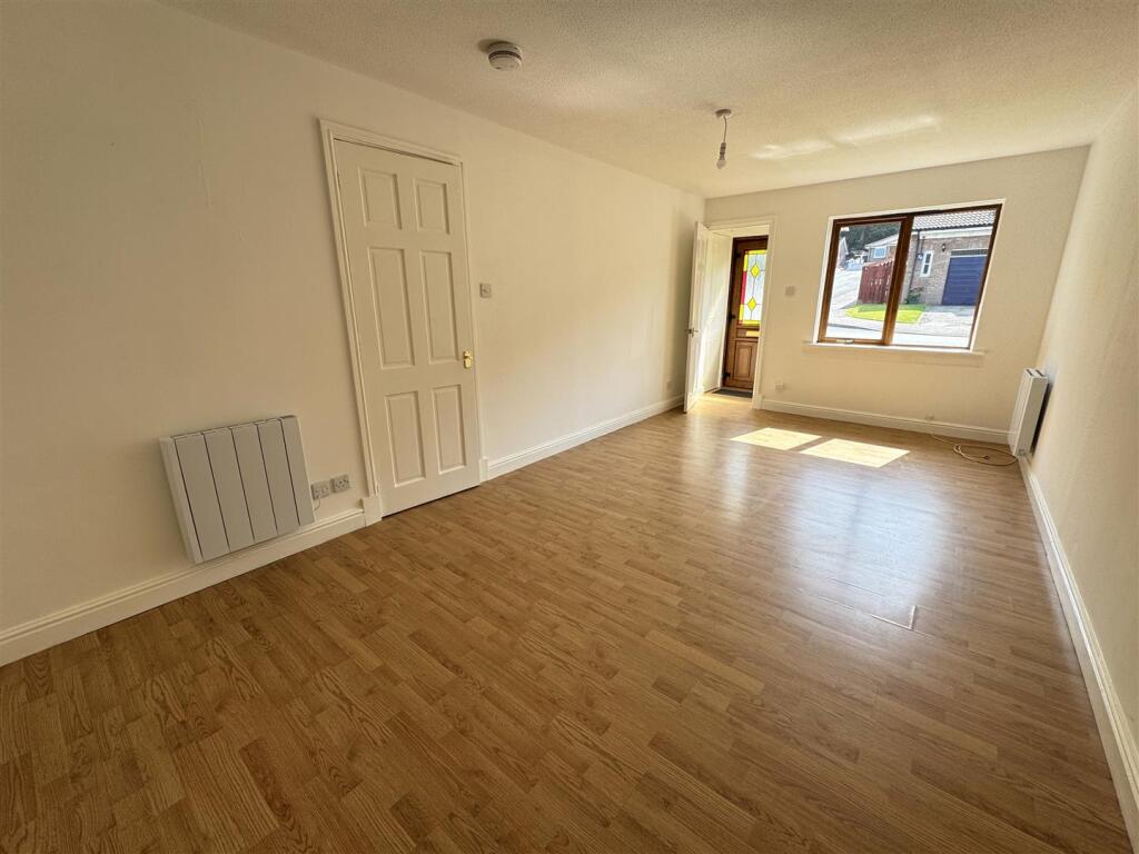 LOUNGE 1.JPG