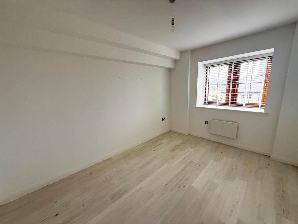 2 Bed Apartment, Riddlesden