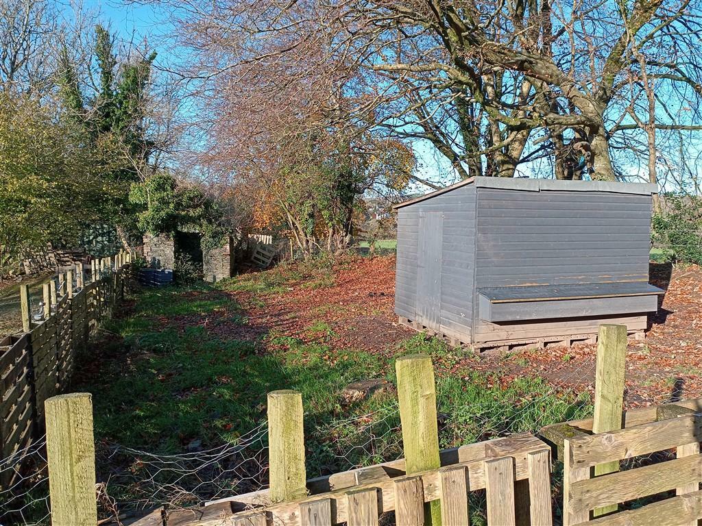 Enclosure 2 With Small Stone Ruin