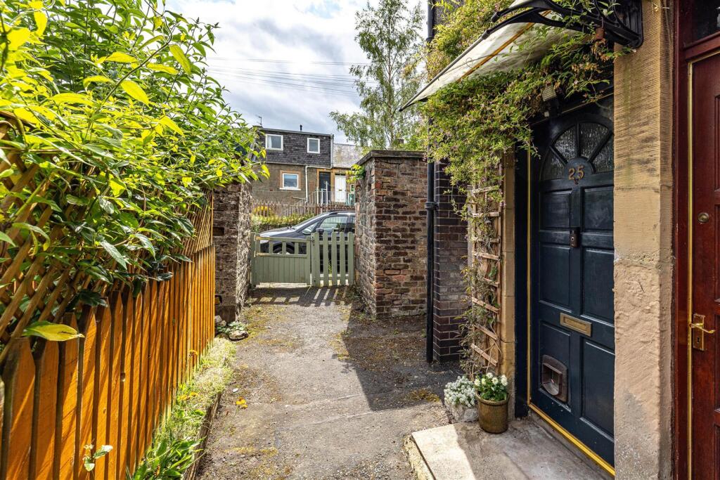 25 Douglas Street 2.jpg