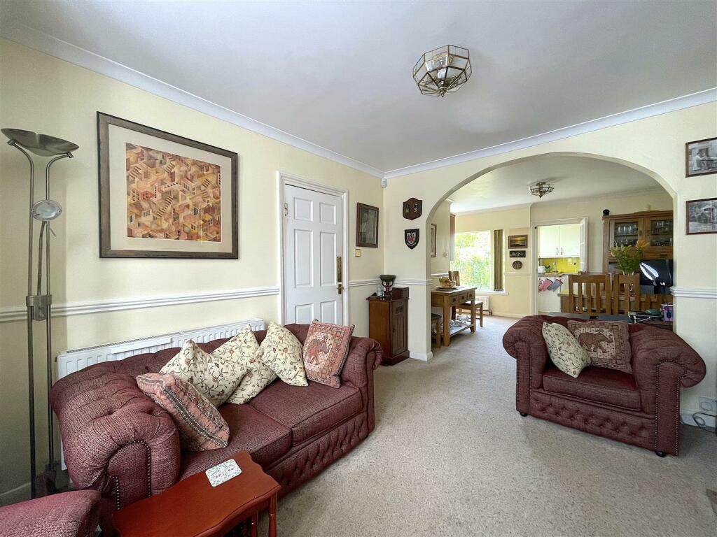 Living Room (3).jpeg