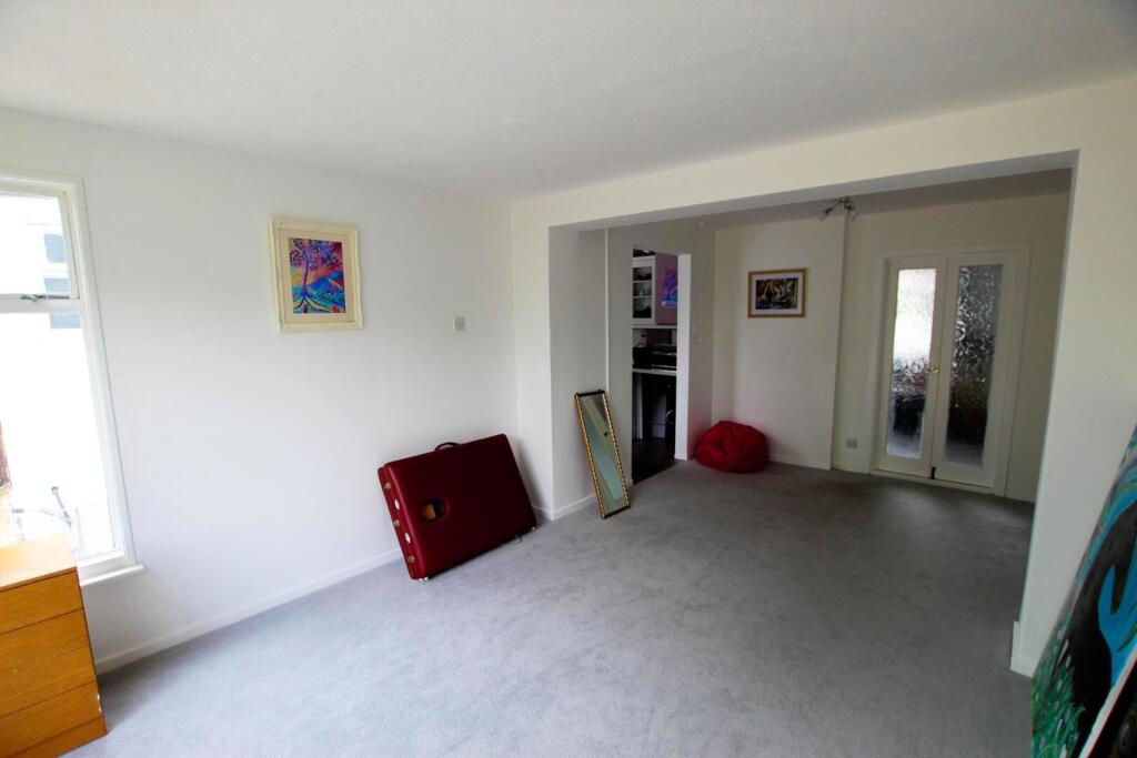 Living area alt