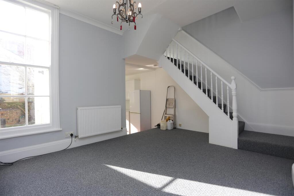 82 Wordsworth Street Living Area.JPG