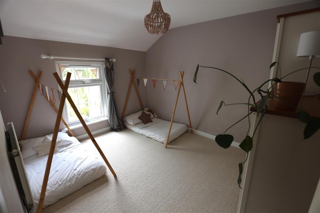 Bedroom 2.JPG