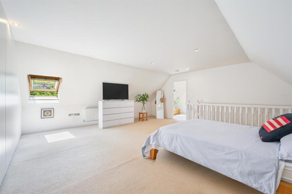 BYWOOD CLOSE, 4- (17).jpg