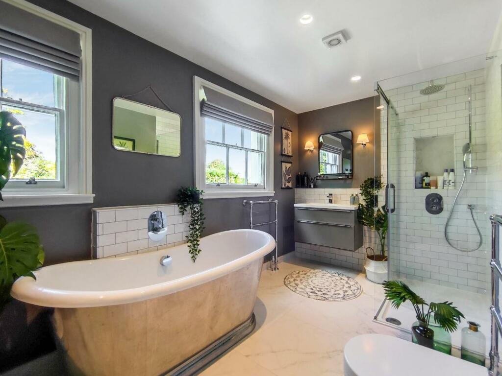 Bedroom 2 En-Suite
