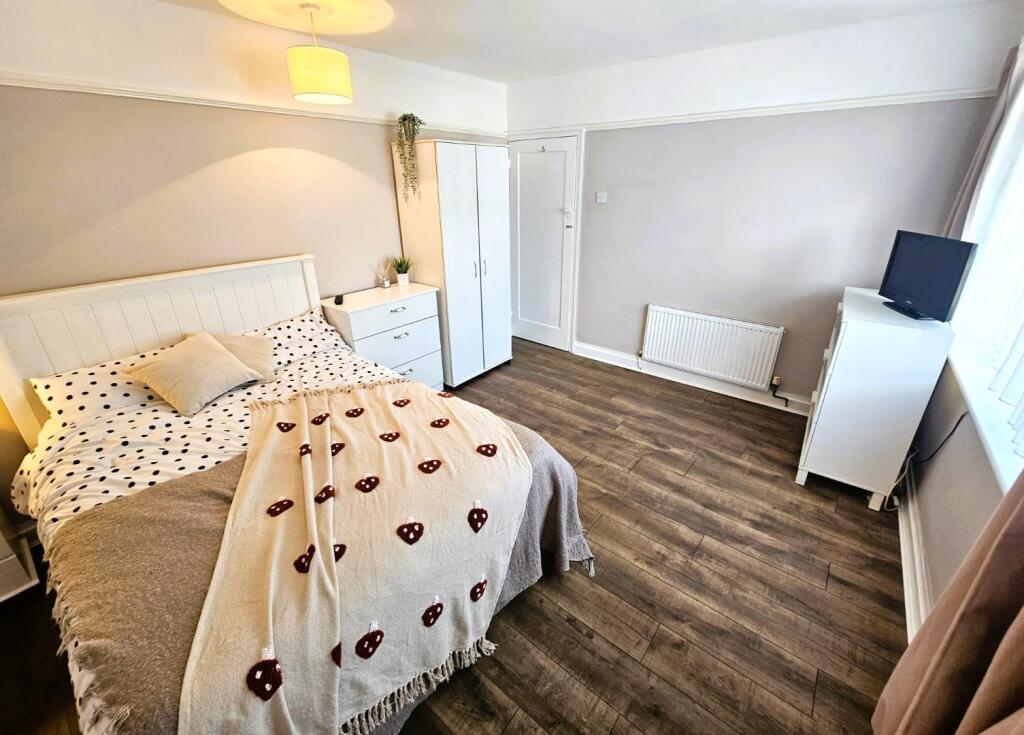 52A coro - bed pic 2.jpg