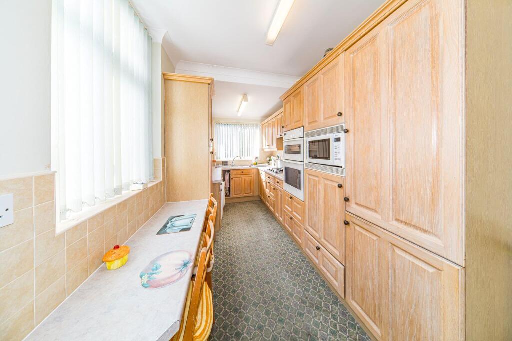 16 Old Lane kitchen.jpg