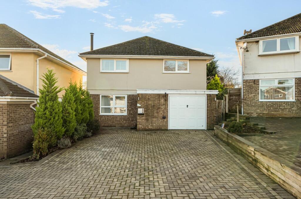29 Harmans Way, Weedon