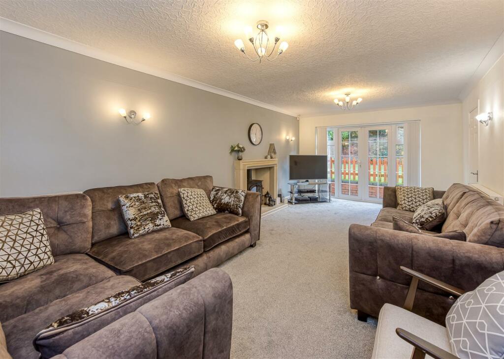 6 Redmoor Gardens-Living Room B.jpg