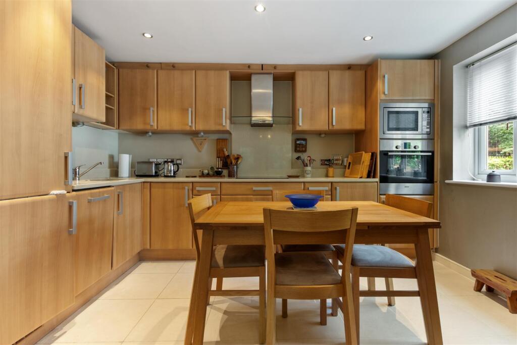 Kitchen / Dining
