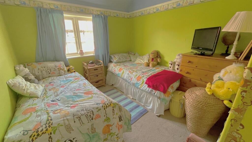 BEDROOM 4