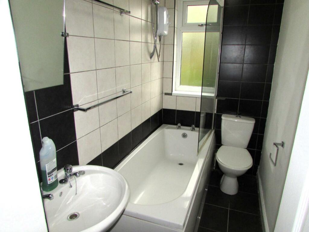 FrancisSt5bath.JPG