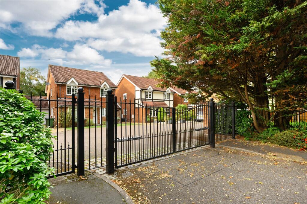 Queens Road Gates