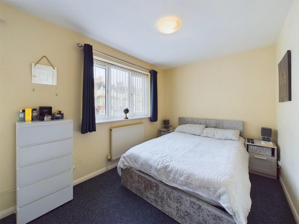 Bedroom: