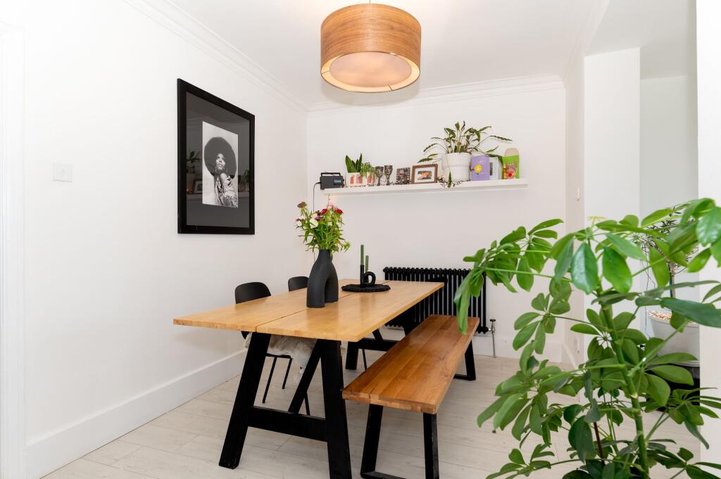FABULOUS EXTENDED KITCHEN/DINER AND LIVING ROOM