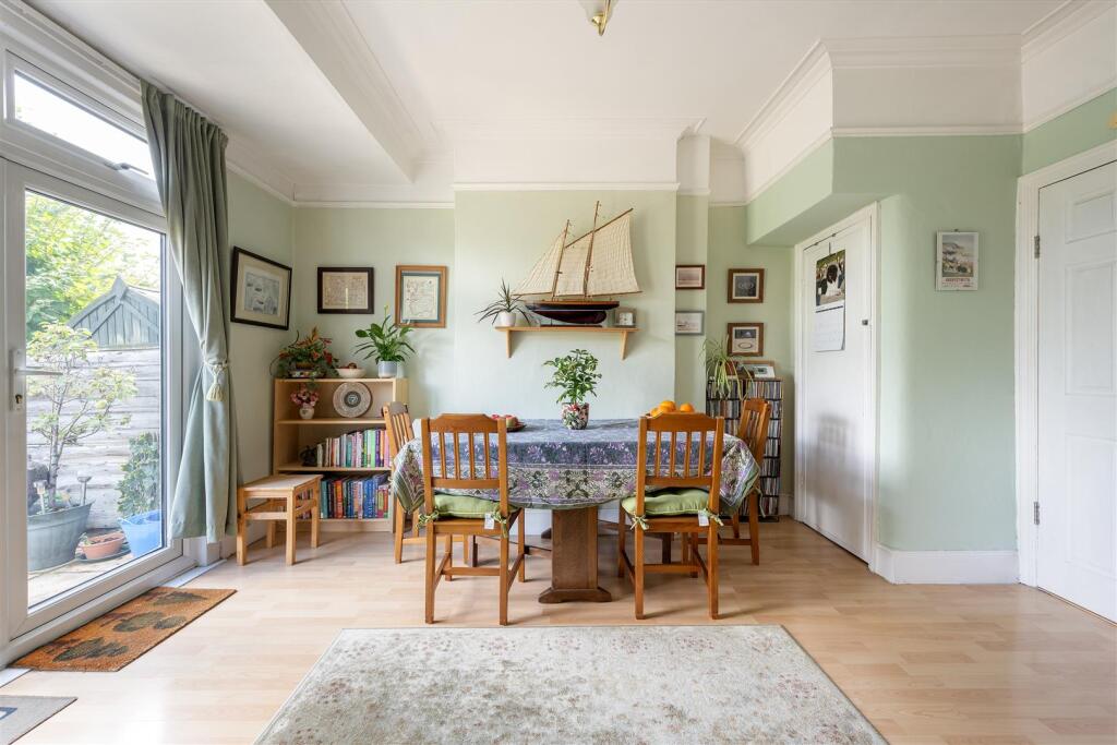 Whitehall Gardens, E4