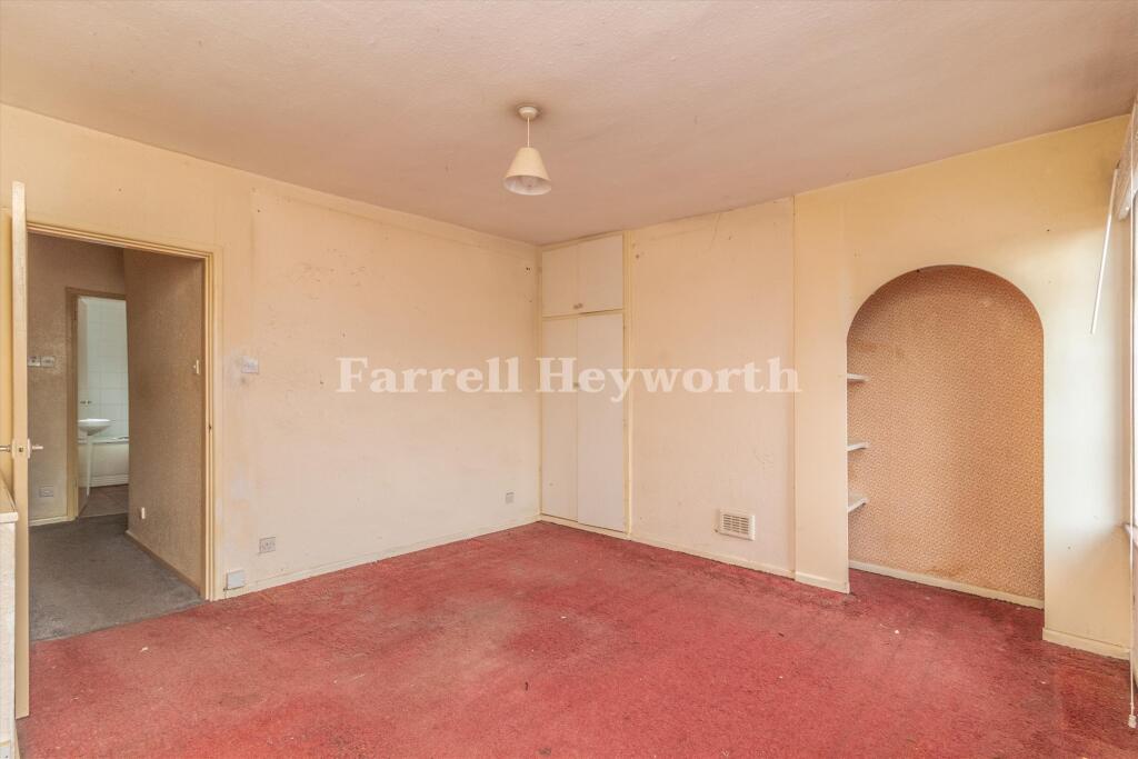 Bedroom 1 T202511191231.jpg