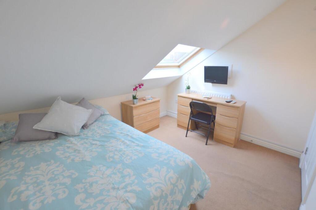 37 Meldon Terrace White Bedroom.jpg