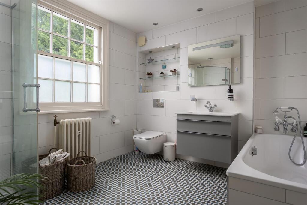 45 - Tynings House - GL51 4XF - Web.jpg