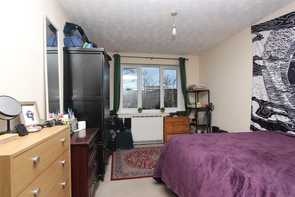 Hallingbury Court, E17